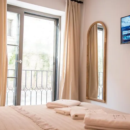 Lupa Alacati * Çeşme